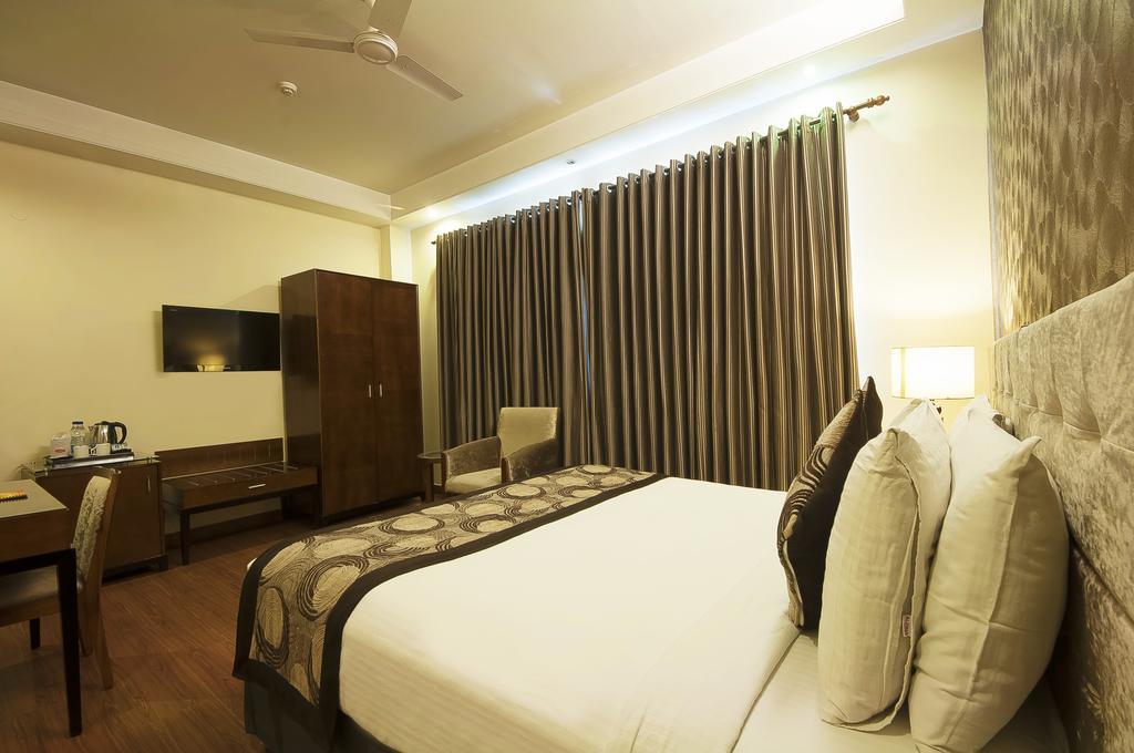 Alpina Hotels & Suites New Delhi Extérieur photo
